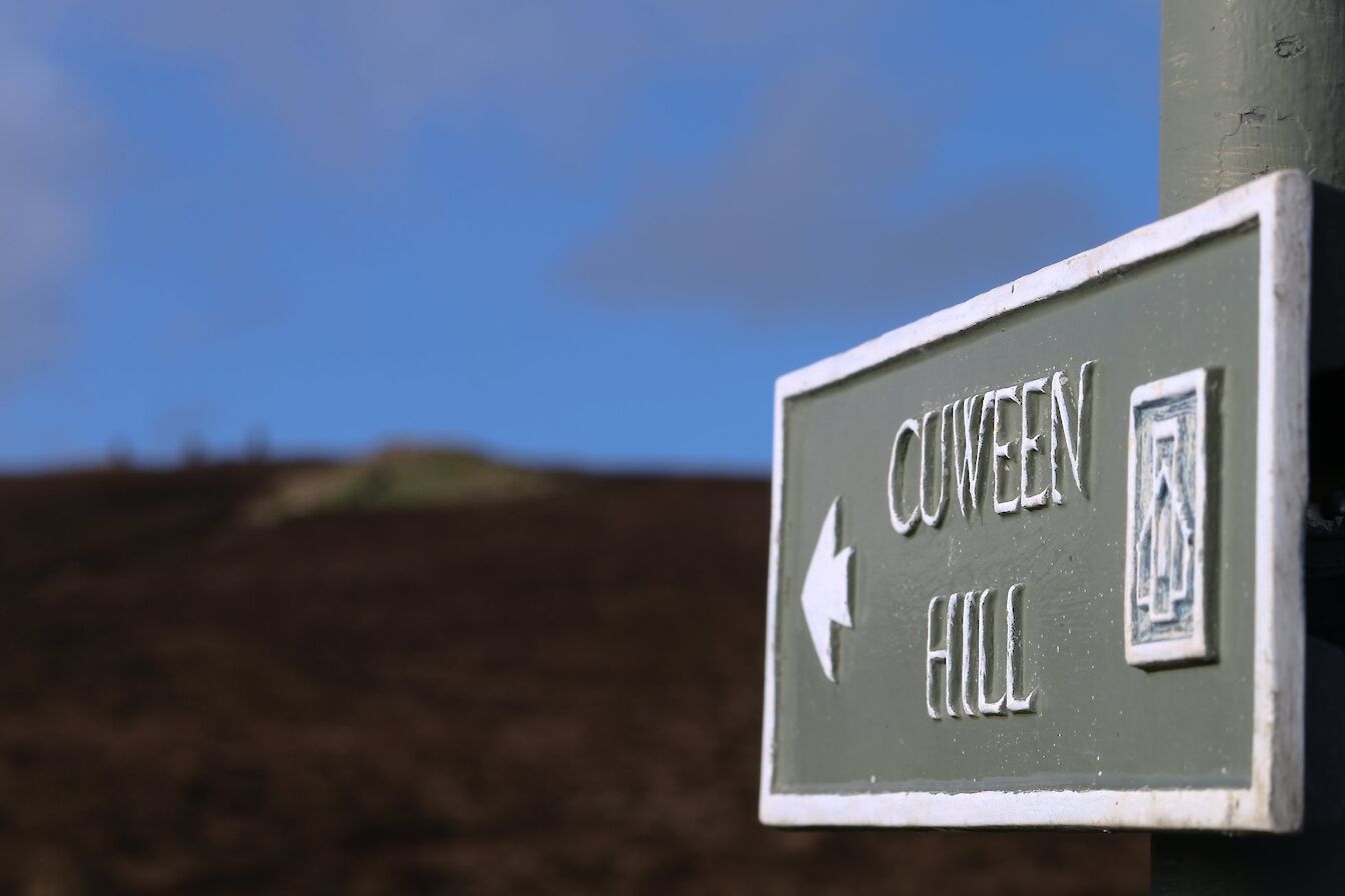 Signpost en-route to Cuween Hill Chambered Cairn