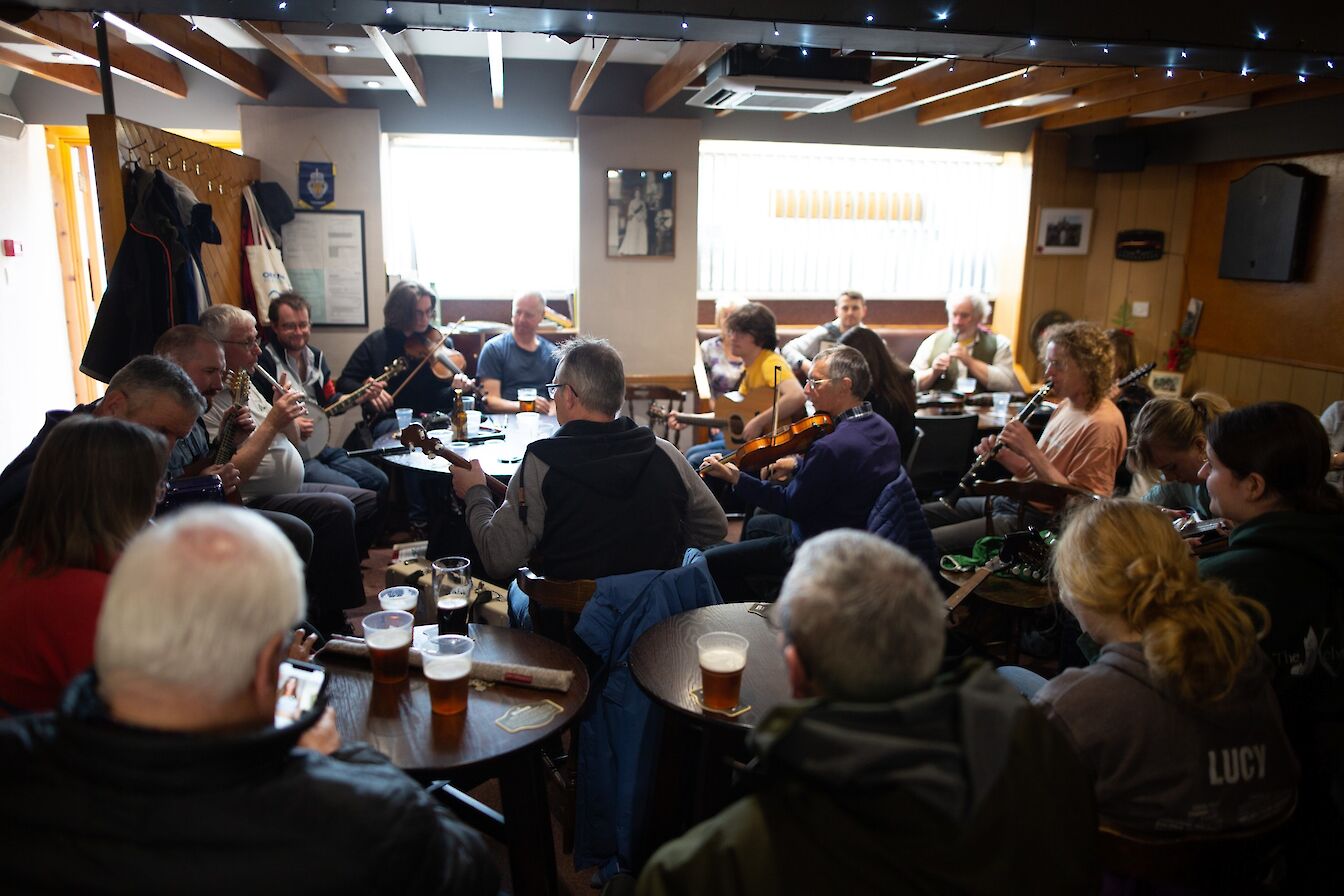 Pub session at the 2022 Orkney Folk Festival