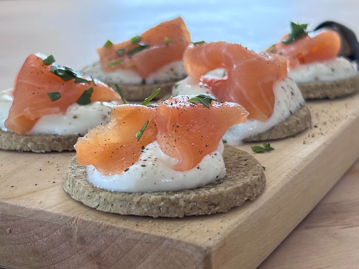 Smoked salmon, sour cream and Orkney oatcakes