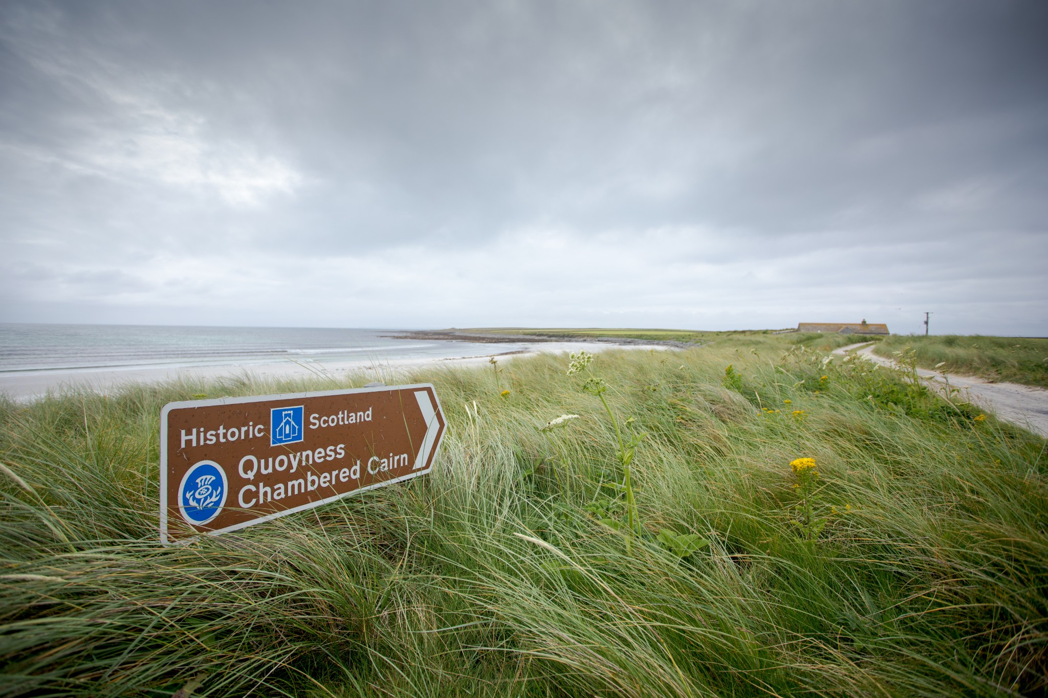 Sign post to Quoyness Chambered Cairn, Sanday, Orkney