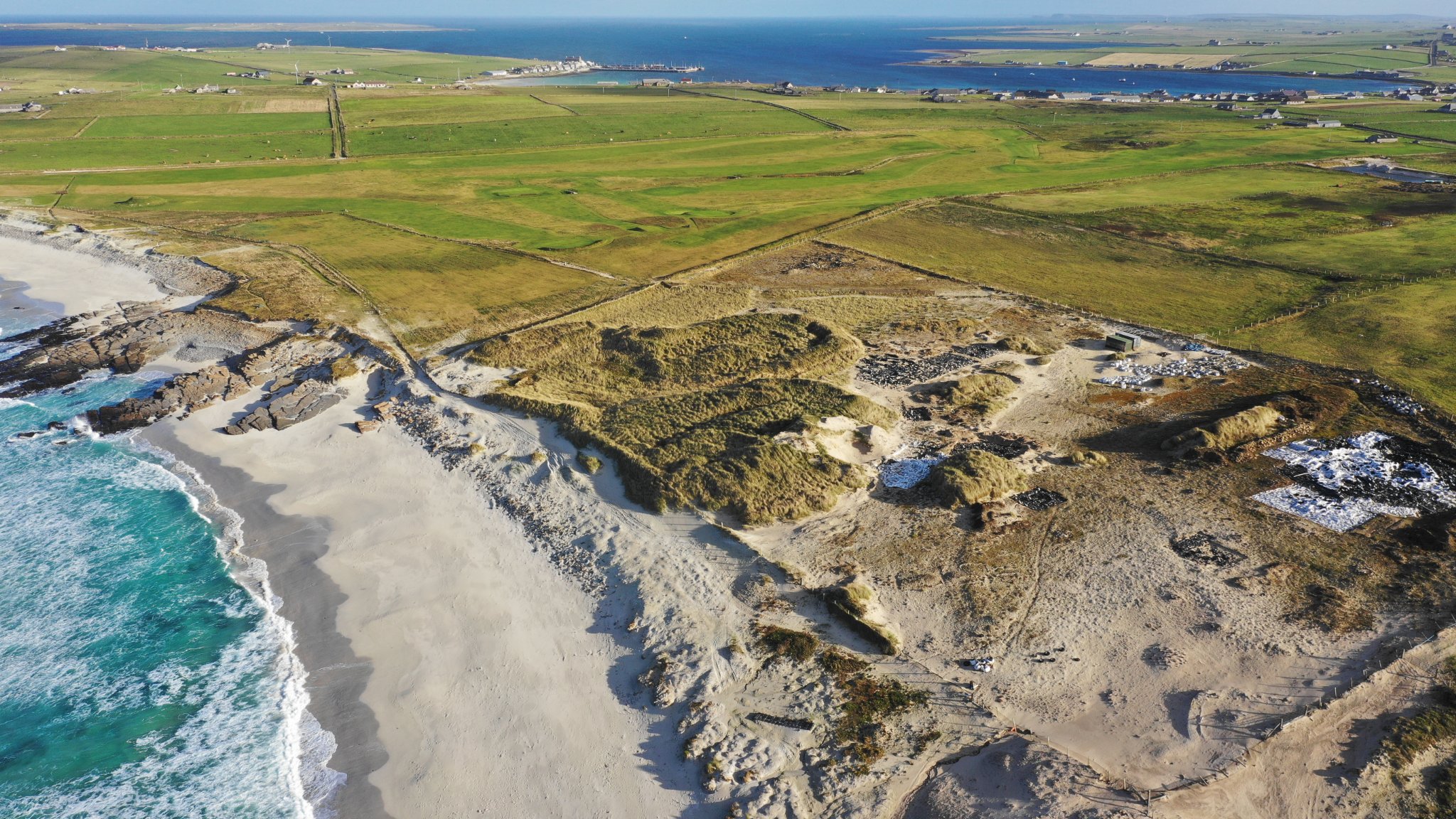 Aerial view of Grobust and the excavation site at the Links of Noltland - image by Colin Keldie